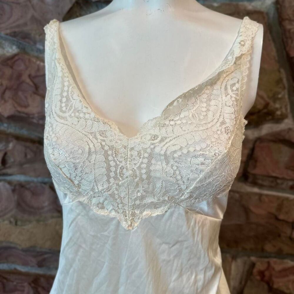 llusion Women's‎ White and Cream Dress vintage Y2k lace slip dress